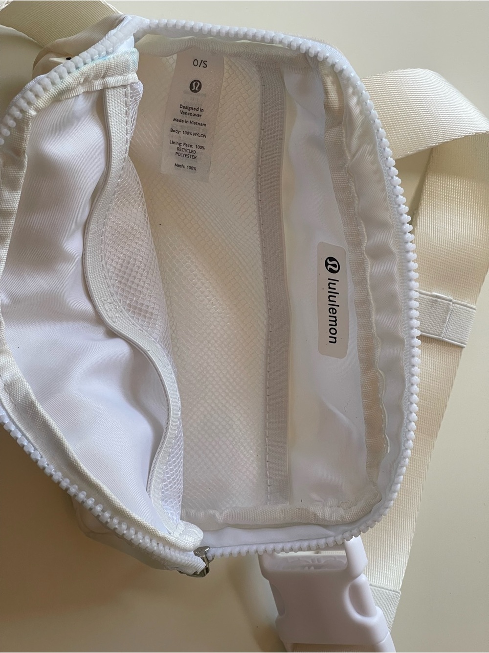 Lululemon Everywhere Belt Bag 1L White Crossbody Waist Pack Unisex - Picture 4 of 5